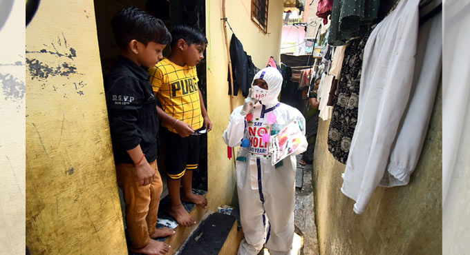 Maharashtra bans gatherings, restricts timings of malls, restaurants