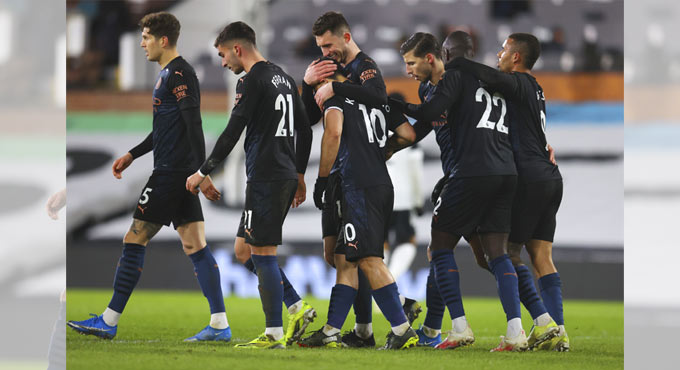 Manchester City cruise to win, Chelsea held by Leeds