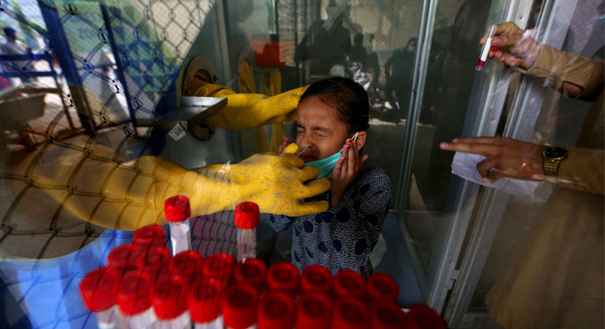 Pakistan bans travel from 12 countries amid spike in coronavirus cases