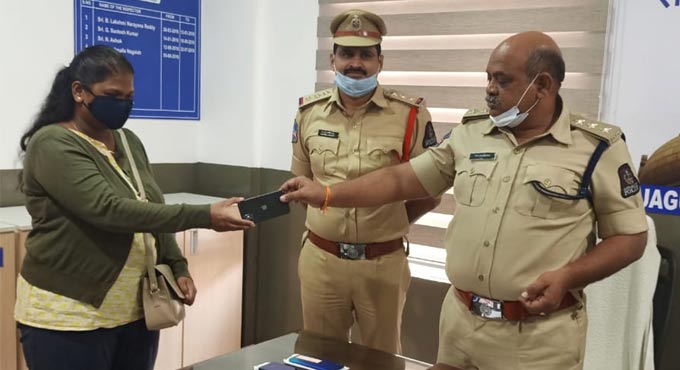 Hyderabad Police trace over 500 mobile phones this year