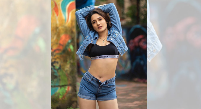 Balakrishna’s passion for cinema unmatchable: Pragya Jaiswal