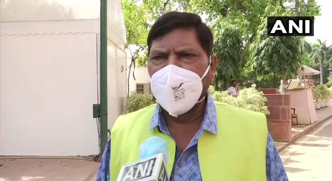 Ramdas Athawale meets Kovind, seeks President’s rule in Maharashtra