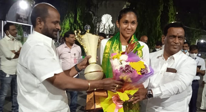 Telangana Sports Minister honours Rashmika