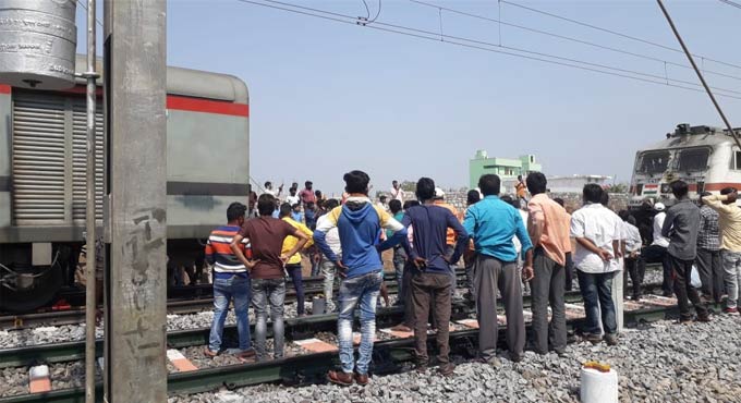 Secunderabad-Danapur Express bogies separated from engine