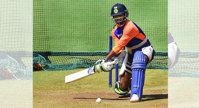 Sanjay Manjrekar predicts tough road for Shikhar Dhawan