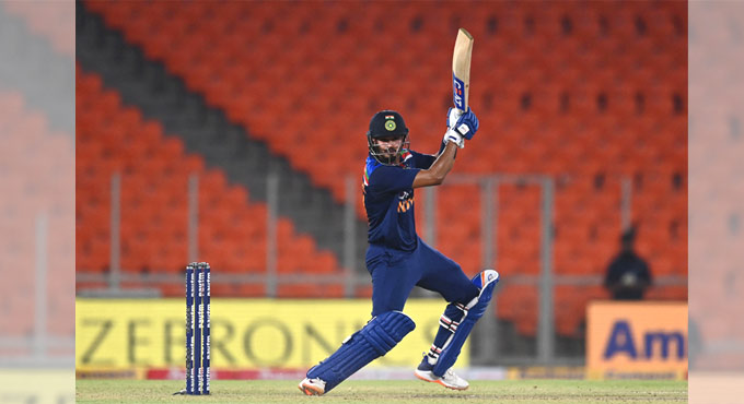 Shreyas Iyer batting to lower down the order, reckons Chopra