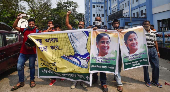 TMC delegation meets EC, demands high-level probe into ‘attack’ on Mamata