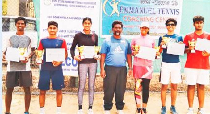 TSTA tourney: Kaavya wins double