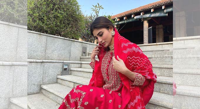 Mouni Roy embraces divine possibilities this new year