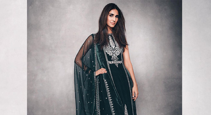 Vaani Kapoor paints her canvas with ethnicity in latest post