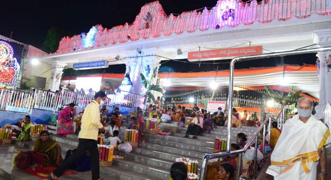 Vemulawada jatara starts on colourful note  