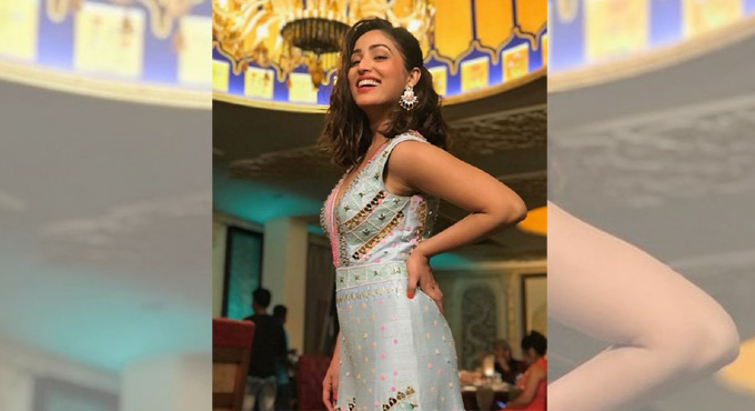 Yami Gautam gives tutorial on how to get clicked for picture