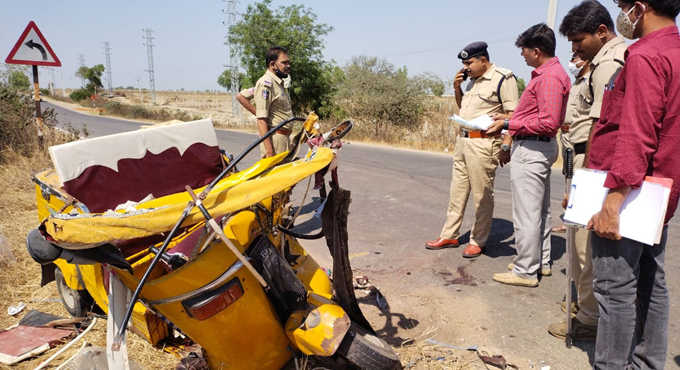 Four die after truck rams auto in Sangareddy