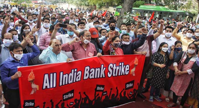 Two-day bank strike ends; unions warn of intensifying stir