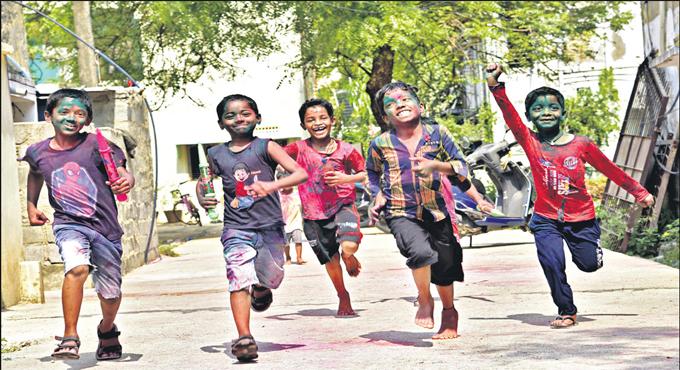 Muted celebrations mark Holi in Karimnagar