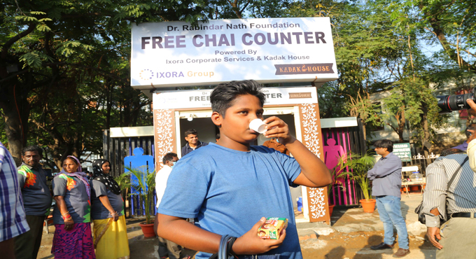 Hyderabad: Get chai, biscuits for free!