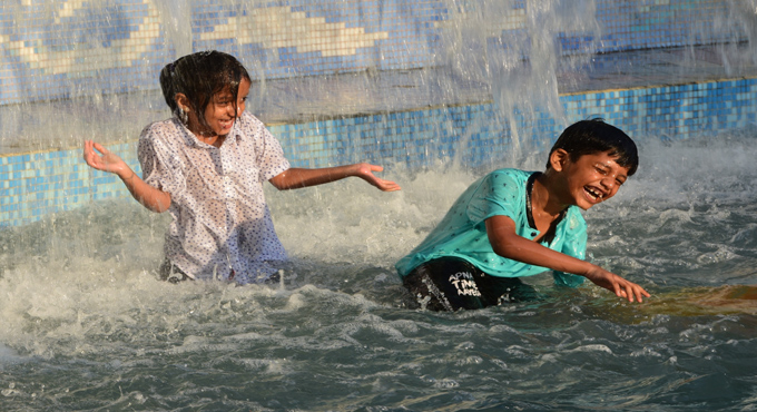 Hyderabad sweats as mercury soars