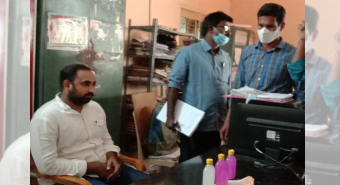 ACB traps junior assistant at Paloncha tahsildar office