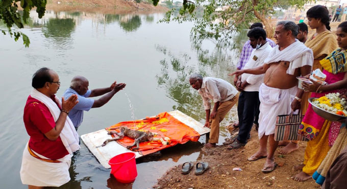 Dead monkey laid to rest in traditional manner in Khammam