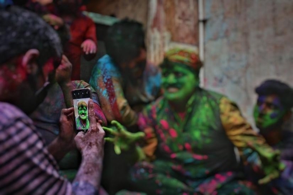 Iconic Holi photographs reminiscent of the ‘old normal’