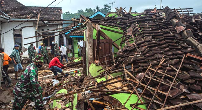 6.1-magnitude quake kills 8 in Indonesia’s East Java province