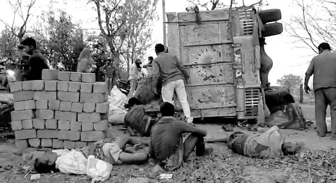 Hyderabad: Lorry overturns at Shamshabad, five killed