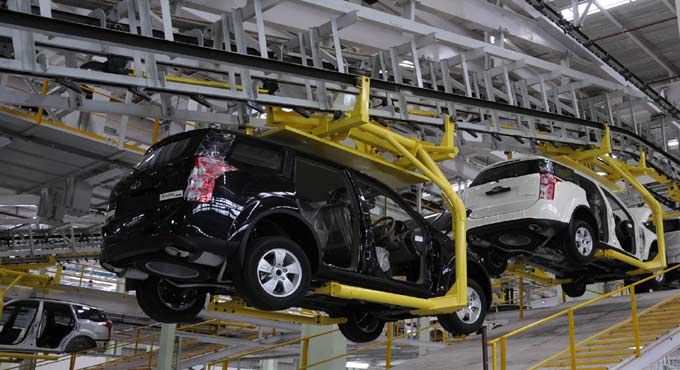 Automakers fear dent in sales as covid cases surge