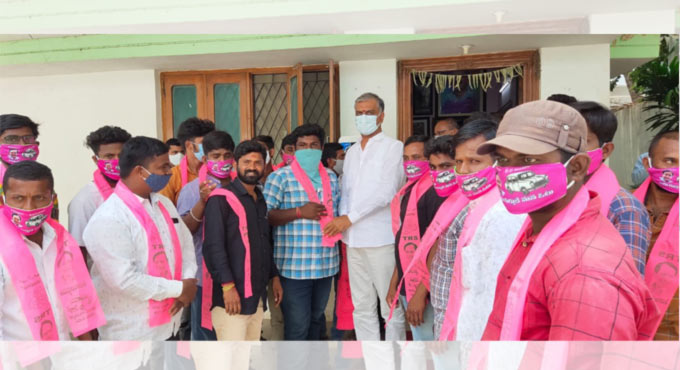 BJP leaders join TRS ahead of Siddipet municipal elections