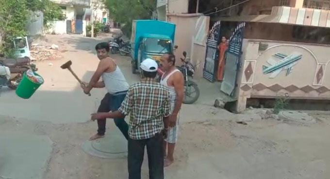 Nizamabad Municipal staff attacked by bizman for appealing to wear mask