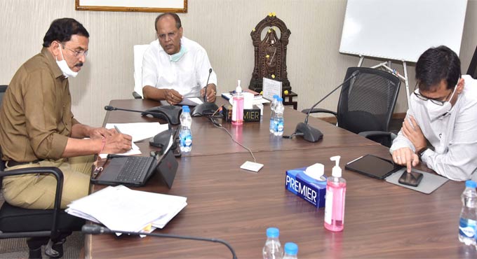 Identify lands for infra development: Telangana CS to Collectors