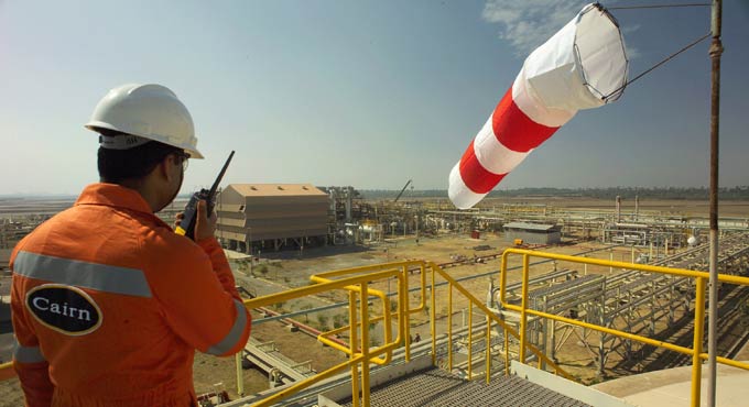 Govt to slap recovery notice on Vedanta’s Cairn