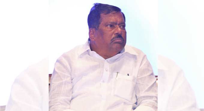 Former minister Azmeera Chandulal passes away