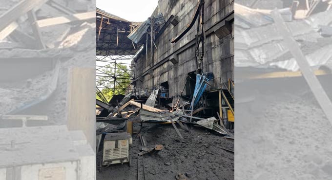 Coal loading shed collapses in Kothagudem
