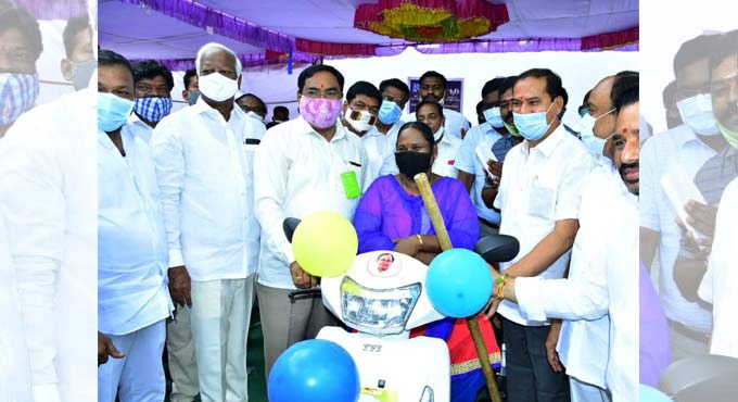 Errabelli distributes prosthetic limbs, mobility aids for differently-abled