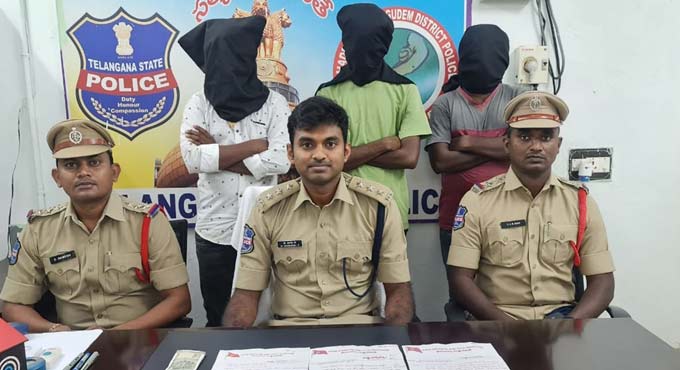 Three fake naxals arrested in Kothagudem