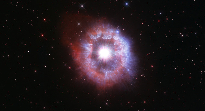 Hubble images show giant star on edge of destruction