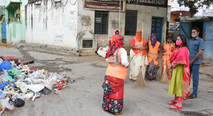 Don’t dump garbage on roads: Hyderabad Mayor