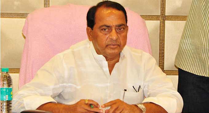 Indrakaran Reddy instructs forest staff to get vaccinated