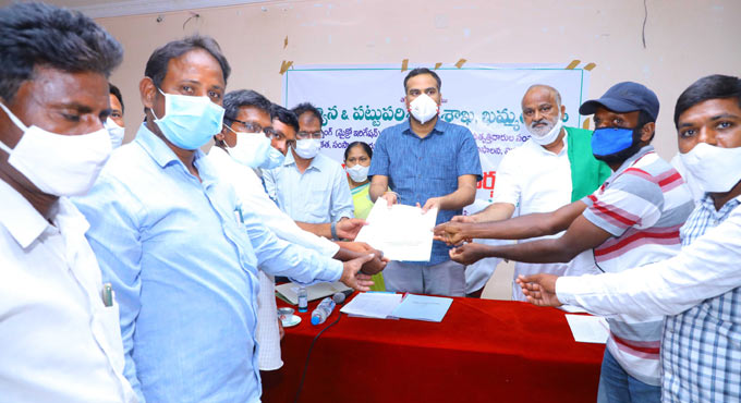 117 candidates file nominations for Khammam municipal polls on Saturday