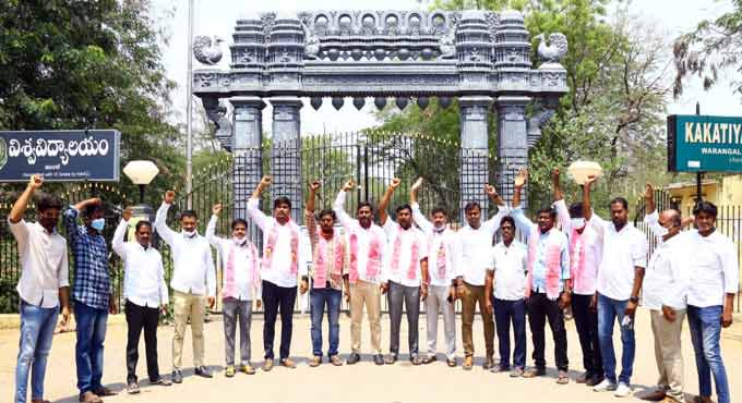 Warangal Urban: TRS leaders slam ABVP activists for unruly behaviour