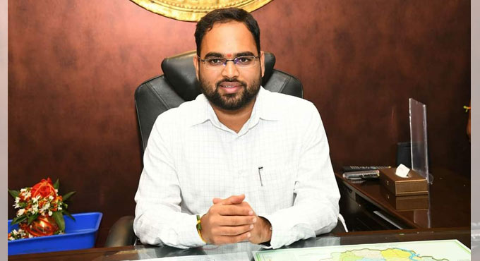 Karimnagar Collector warns of Rs 1,000 fine for those not wearing masks