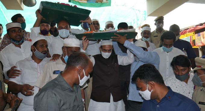 Home Minister Mahmood Ali offers special prayers for KCR’s recovery