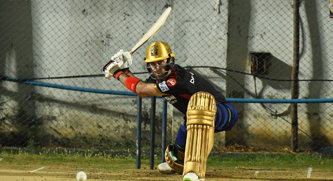 Maxwell hints of Aussies travelling with Team India to England