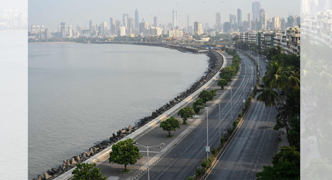 COVID-19: Mumbai street wears deserted look as weekend lockdown begins