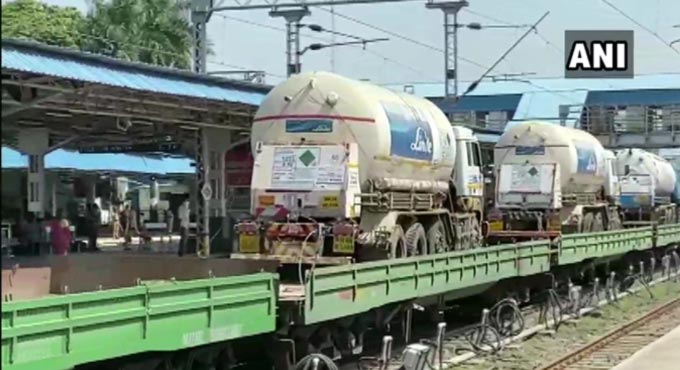 Maharashtra: Oxygen Express reaches Nashik, four tankers unloaded