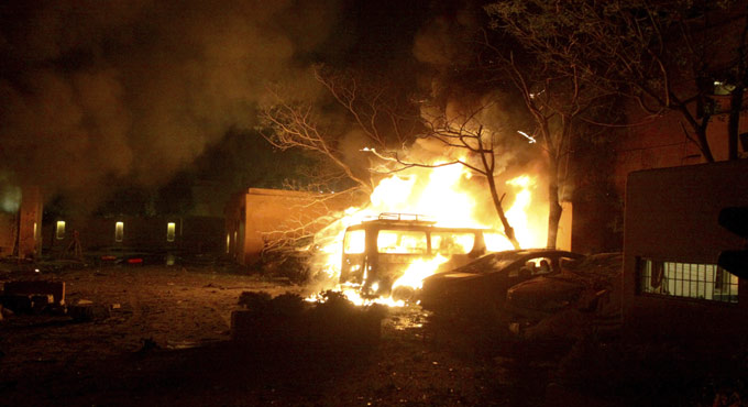 Bomb blast in hotel parking in Pakistan kills 4