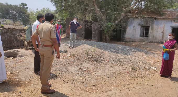 Paddapalli: Police help covid patient, family from Jharkhand