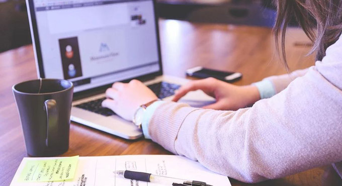 People trust computers more than humans: Study