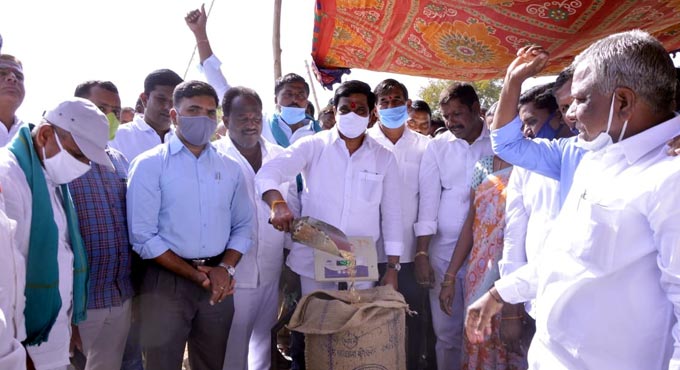 Minister Prashanth Reddy inaugurates centre in Nizamabad
