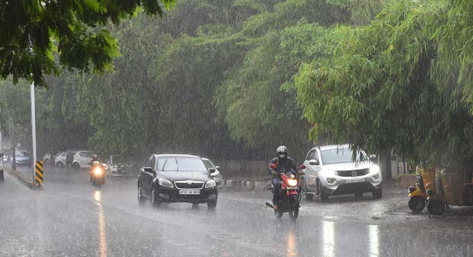 Hyderabad witnesses light rainfall on Tuesday-Telangana Today